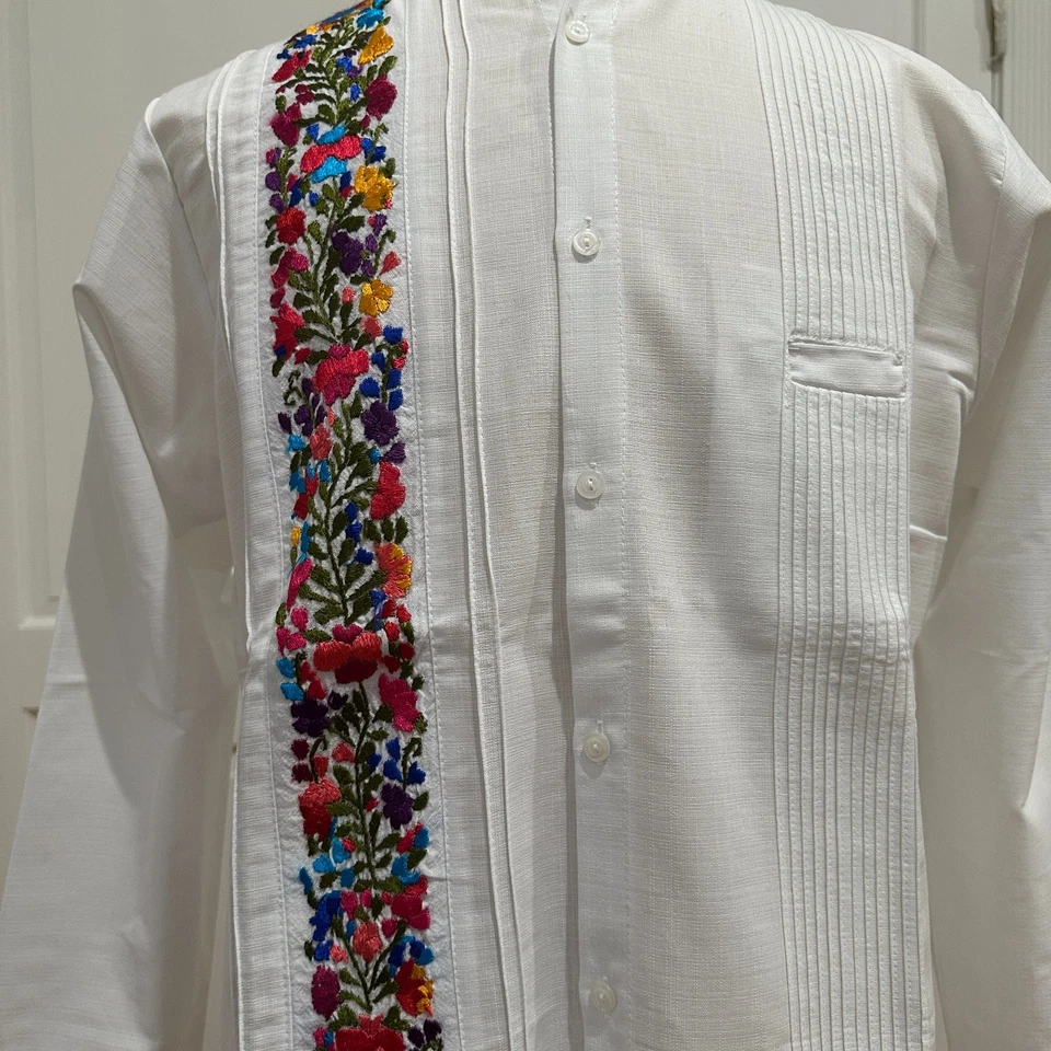 Camisa Guayabera Mexicana Mediana Hecha a Mano Manga Larga Bordada San Antonino. Foto 4 de 4