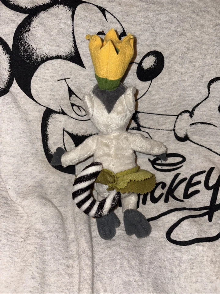 DreamWorks Madagascar Escape 2 Africa Party King Julian Lemur 9" Plush Doll Toy  - Image 3 of 3