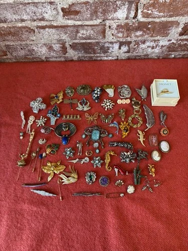 Large Antique /vintage Costume Jewelry Lot Shirt Blouse Pins Read