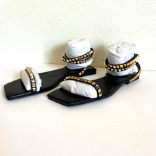 NUOVI sandali alla caviglia piatti Jeffrey Campbell taglia 8/8M Luxor con cinturino nero borchie oro