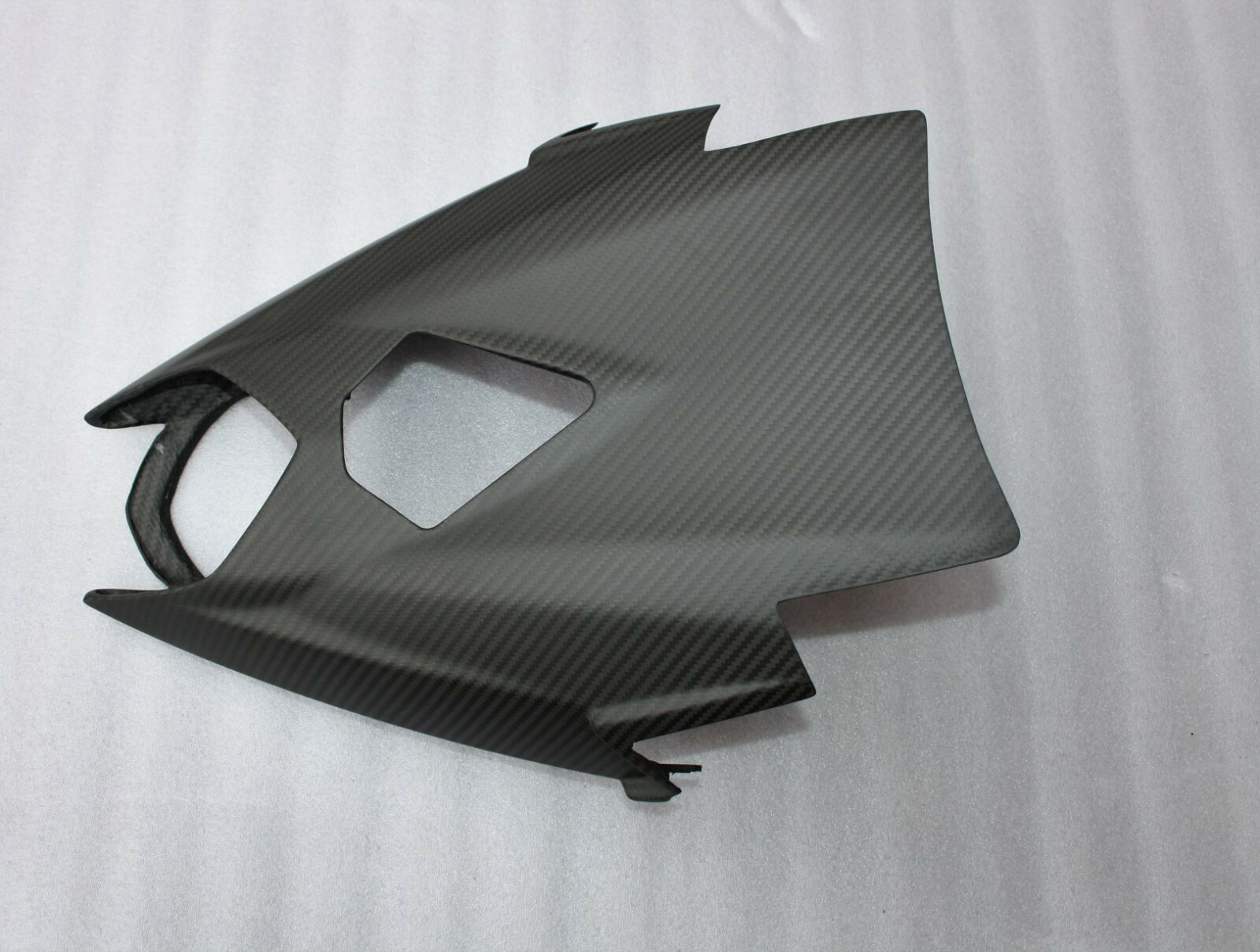 Passage de roue Street Triple 765 carbone avec feu LED pour moto 2026