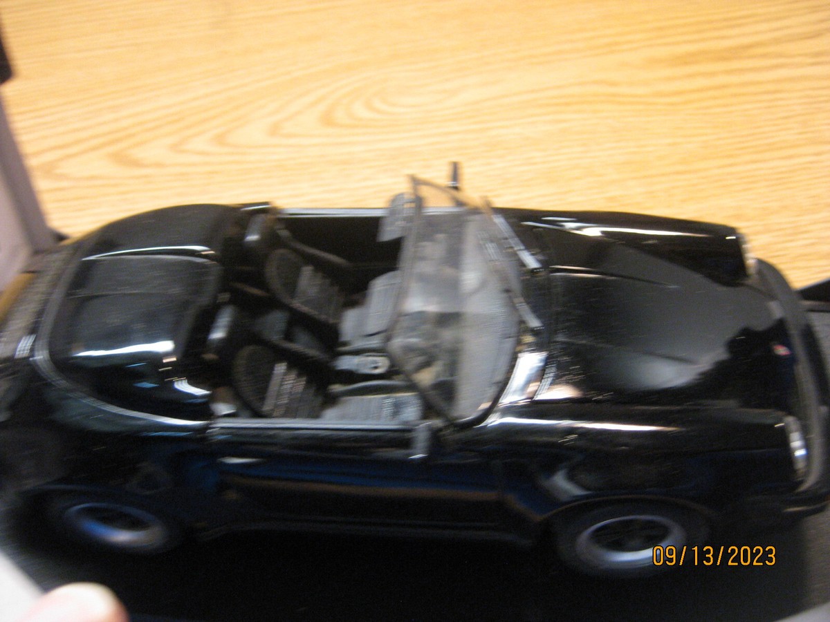1/18 1989 PORSCHE 911 SPEEDSTER IN BLACK BY MAISTO, #36665