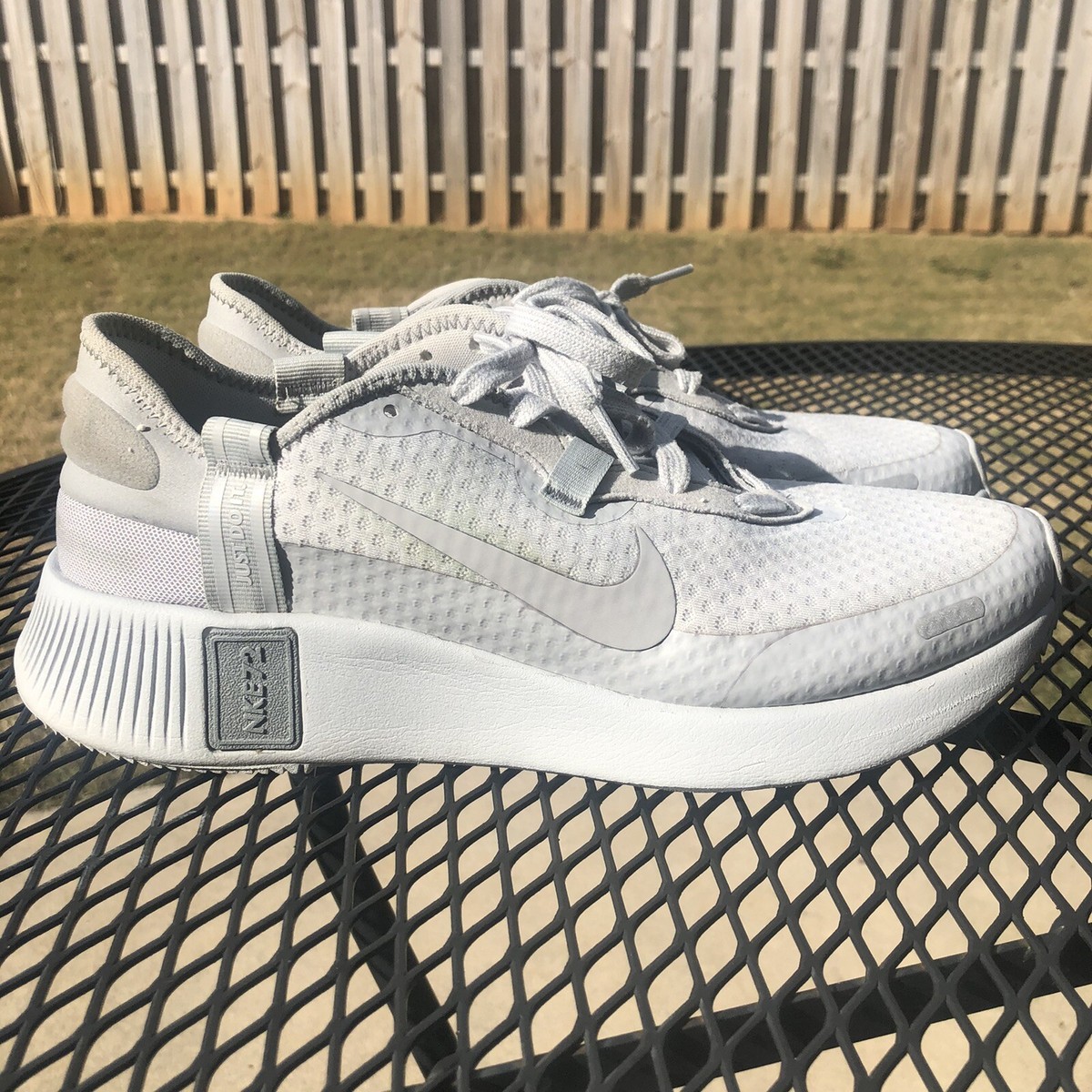 nike reposto running shoes