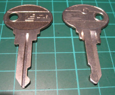 Oldtimer Alfa Romeo 2000 Spider, 2000 GTV Bertone - Schlüsselrohling Lotus SP22