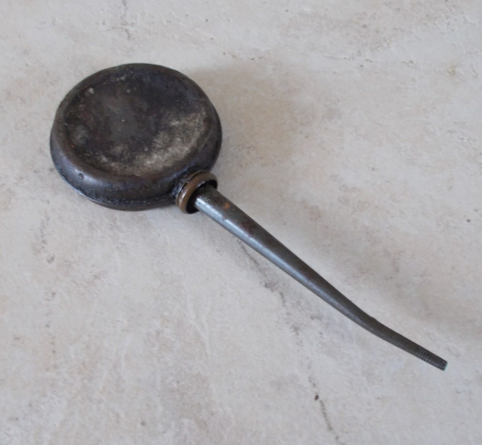 Ancienne burette d'huile France métal fer vintage oil can oiler vtg