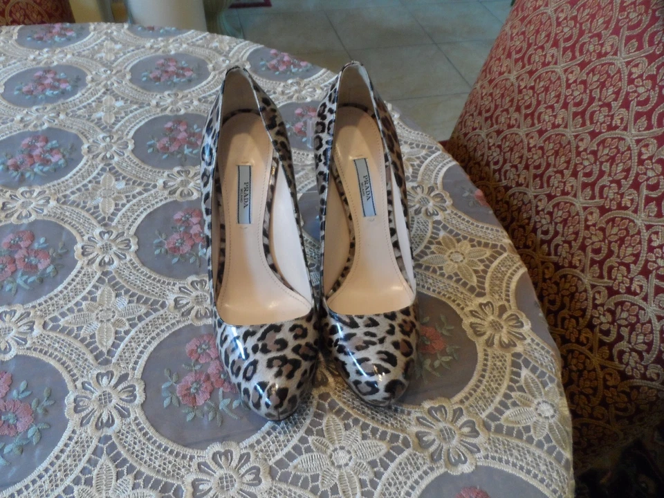 PRADA Brown-Beige Patent Leather Platform Heeled Pumps Size 39.5B - Image 3 of 4