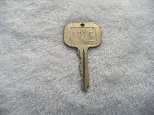 RT- VINTAGE HOTEL KEY #1019 #35879 - Picture 2 of 8