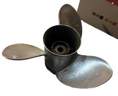 Yamaha - M/T Series Saltwater II Propeller - 3 Blade - 14-3/4 x 22 Pitch - RH Ro
