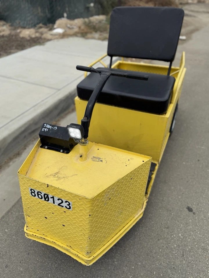 Cushman Minute Miser 2017 eléctrico industrial Foto 4 de 4