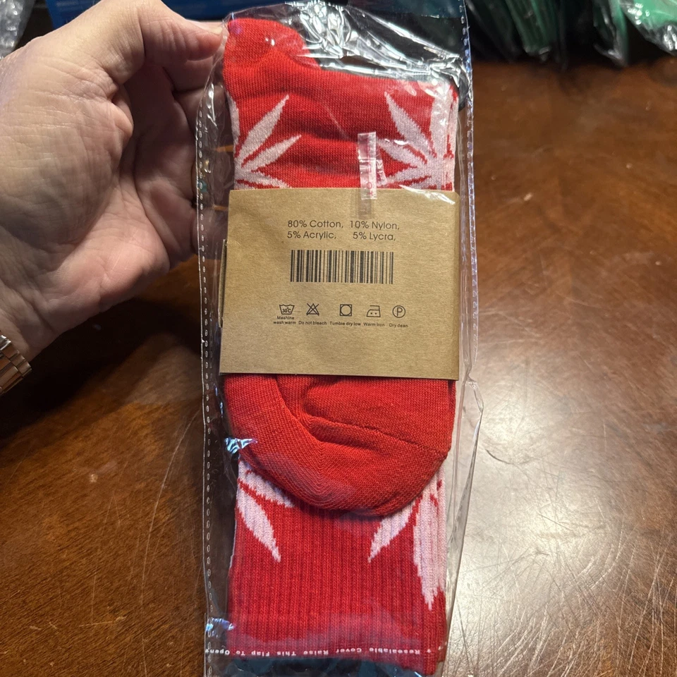 Calcetines Huf Rojo/Blanco Marihuana Hoja Calcetines Talla Única Adulto Nuevos con Etiquetas Foto 2 de 3