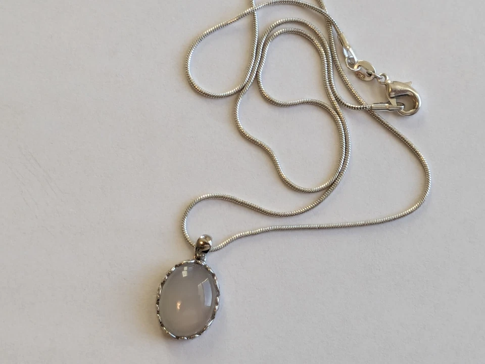 Colgante de calcedonia limpia de ojos natural 16x12 mm con ajuste S925 g/chapado en rodio Foto 4 de 4