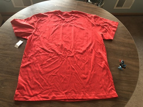 Camiseta roja grande bordada de Disney Los Increíbles NUEVA con etiqueta - Imagen 7 de 7