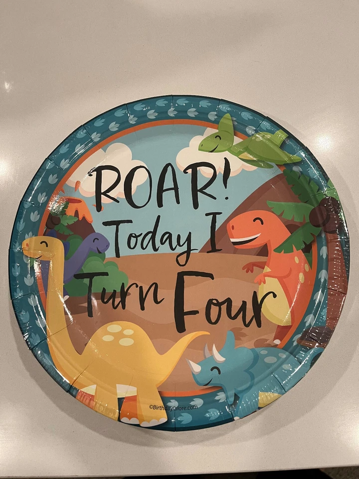 Cuatro platos de dinosaurio Roar I Turn (16 piezas, 9") + 4 bolsas de regalo para 4ª fiesta Foto 2 de 4