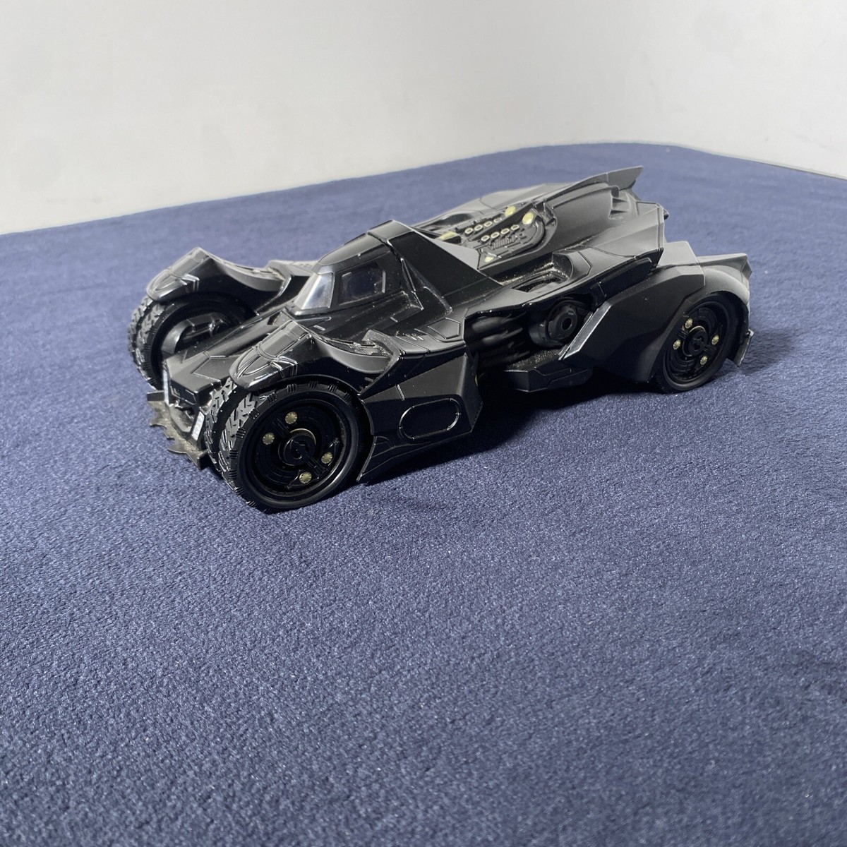 BATMAN BATMOBILE 1/25 スケール Amazon.com: Platz Moebius Models Batman v. Superman: Dawn of