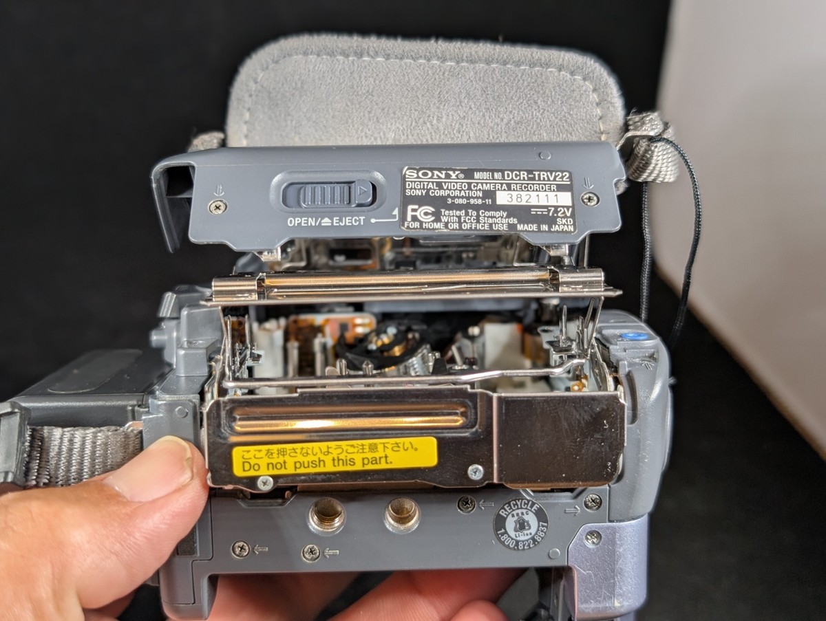 Sony DCR-TRV22 MiniDv Camera Stereo Camcorder VCR Player Video