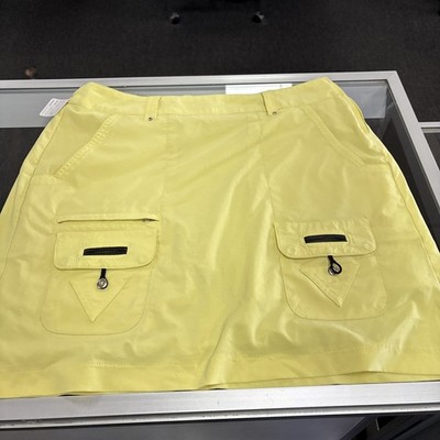 falda pantalón de golf marca Jamie Sadock en color amarillo