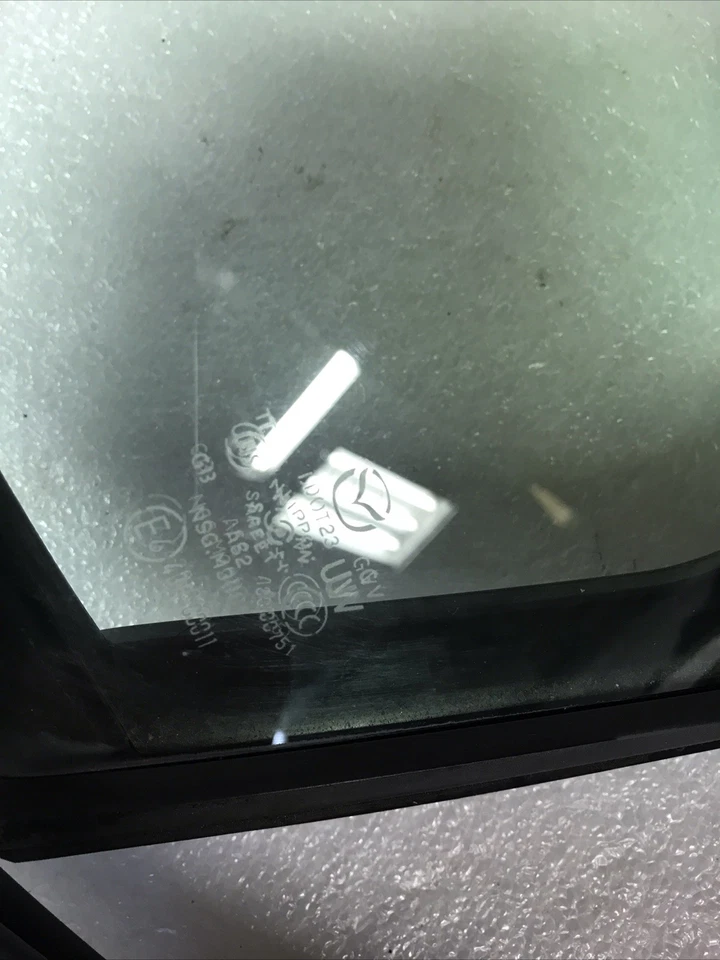 MAZDA 6 2014-2021 LADO DEL CONDUCTOR IZQUIERDO PUERTA TRASERA CUARTO VENTANA VENTILACIÓN VIDRIO OEM Foto 4 de 4