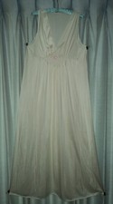 VINTAGE LORRAINE LONG CREAM COLOR NIGHTGOWN SLEEP WEAR 330