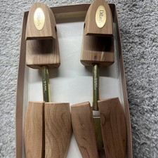 Dillard's Cedar Wood Pair of Shoe Trees Stretchers Size Medium