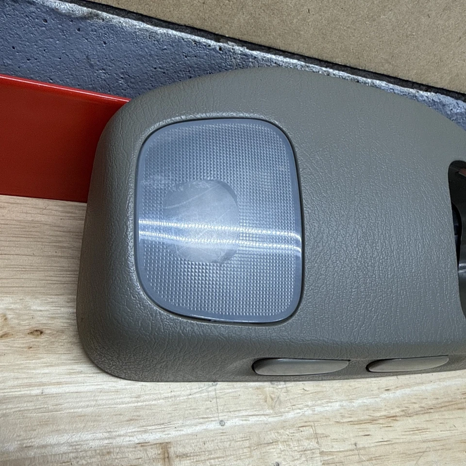 2000-2001 Nissan Xterra 1998-2001 Frontier Front Overhead Map Dome Light TESTED - Image 2 of 4