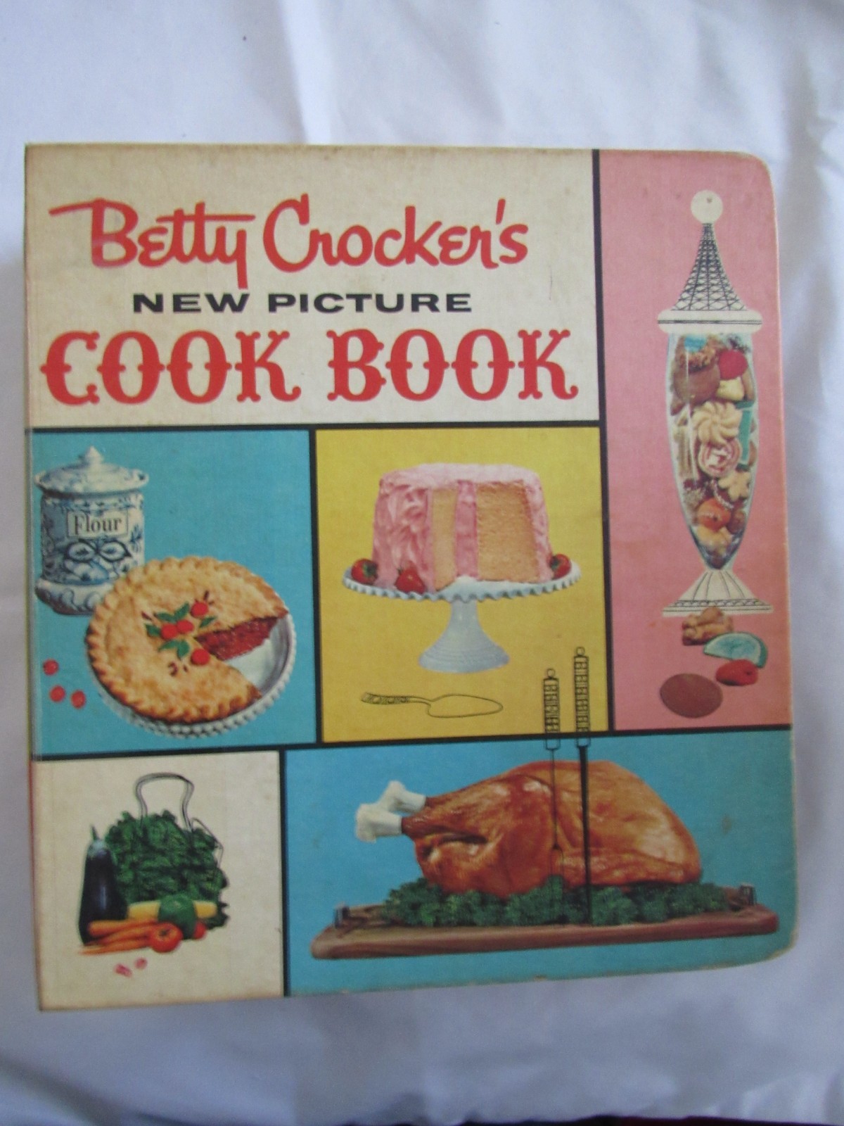 Betty Crocker's New Picture Cookbook Vintage 1960s