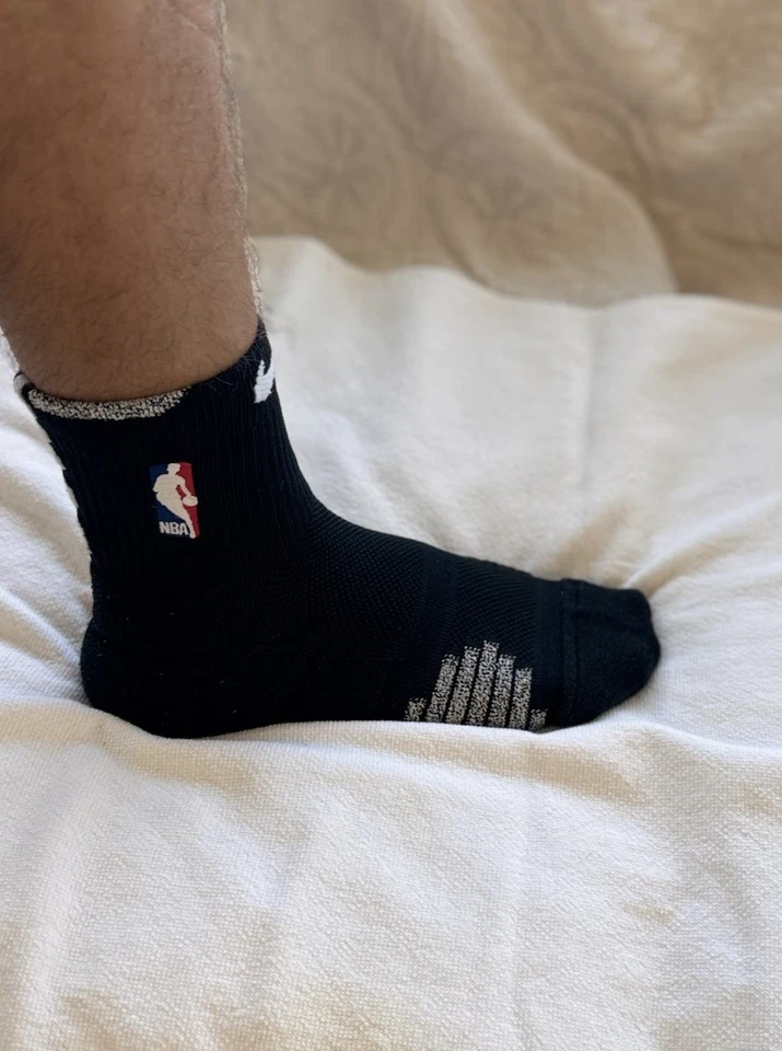 Meias Nike NBA Authentics comprimento médio equipe emitida L preto e branco - Imagem 2 de 4