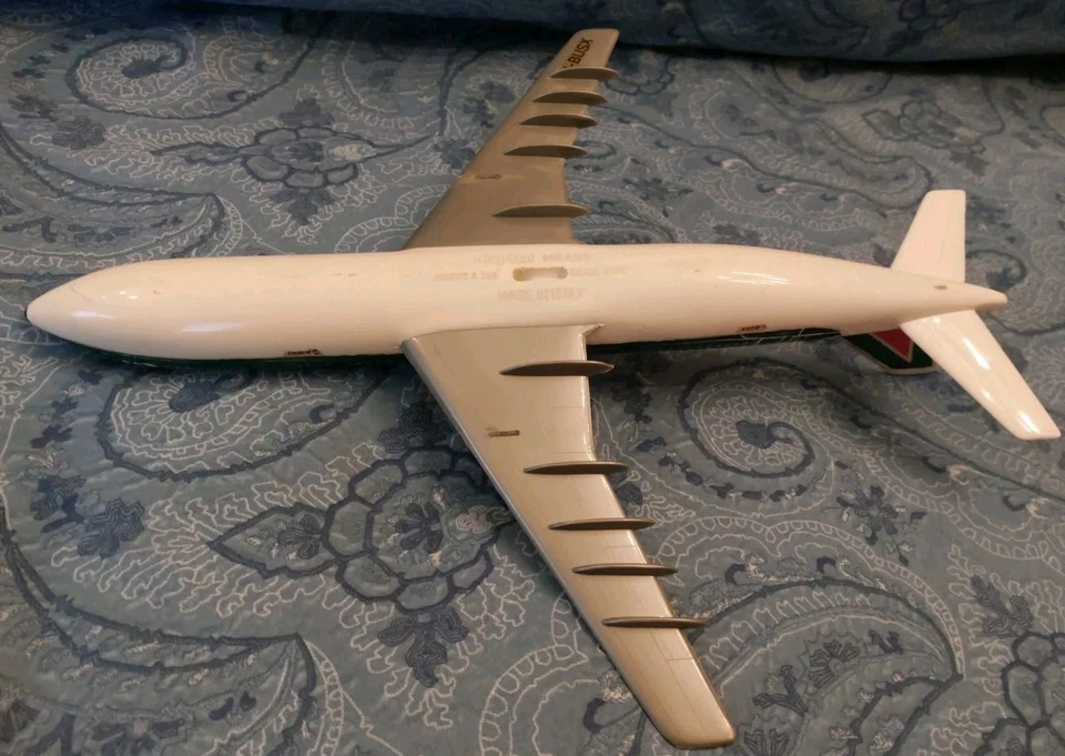 AIR PLAST MILANO AIRBUS A 300 ALITALIA scala 1/100 spare parts ricambi - Immagine 4 di 4