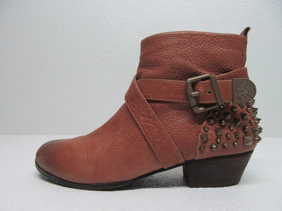 Botines Vince Camuto Marcin de cuero granulado con clavos tachonados para mujer talla 9,5B Foto 3 de 4