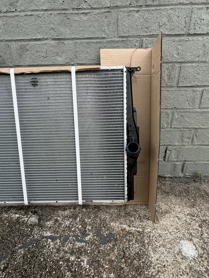 Radiador BMW Mahle Behr transmisión manual Z4 E90 2006-2011 325i 328 328xi 330i 330хі Foto 4 de 4