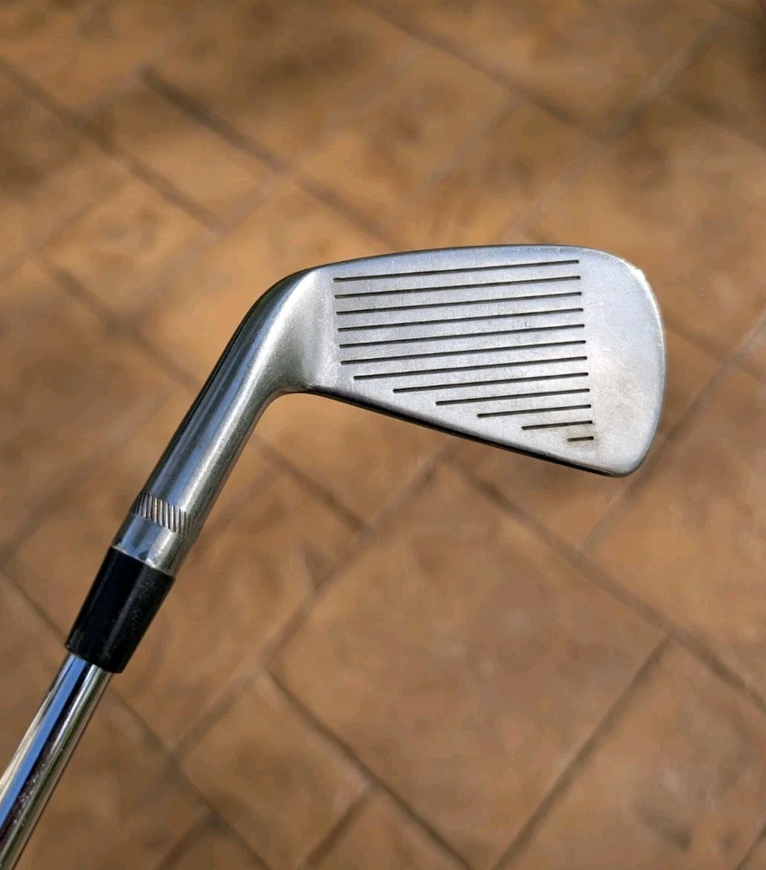 TITLEIST DCI 990 B Driving 2 Iron  19° Stinger Dynamic Gold S300 Steel 990B RARE - Image 3 of 4