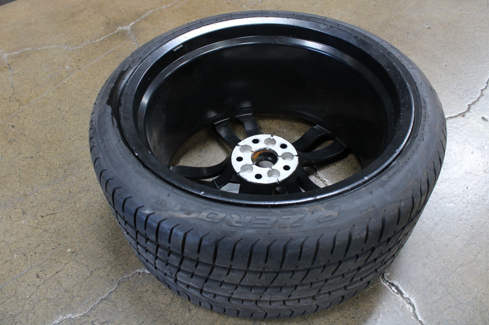 McLaren MP4-12C, Rear Wheel, Black, Light Rash, 11X20, Used