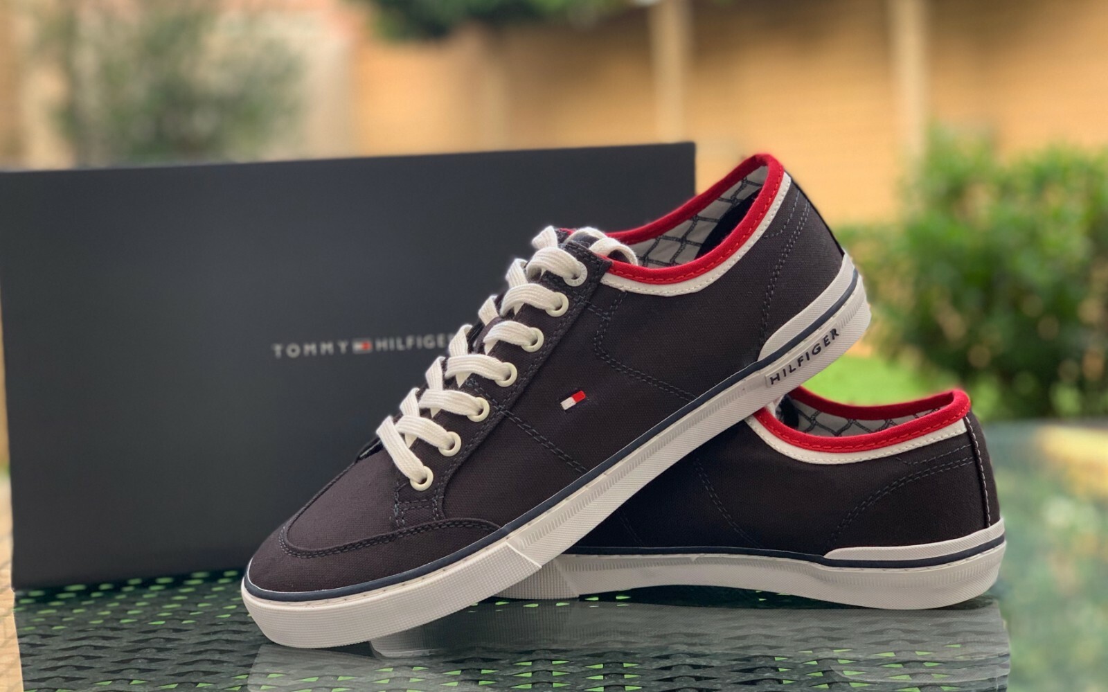 tommy hilfiger white & navy essential flag trainers