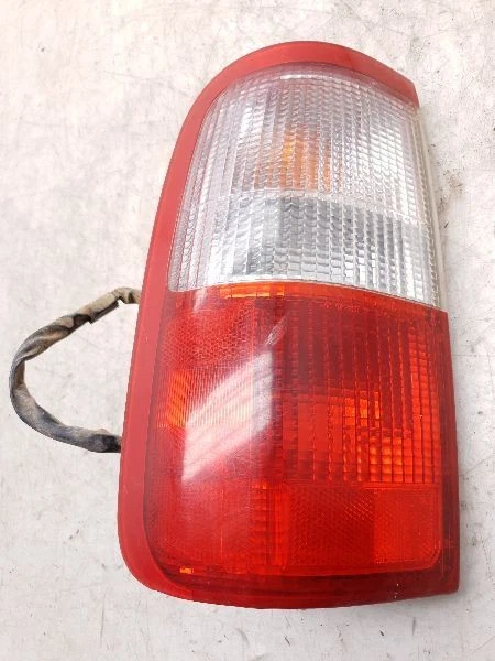 93-98 MONTAJE LUZ TRASERA IZQUIERDA LADO CONDUCTOR TOYOTA T100  Foto 3 de 4