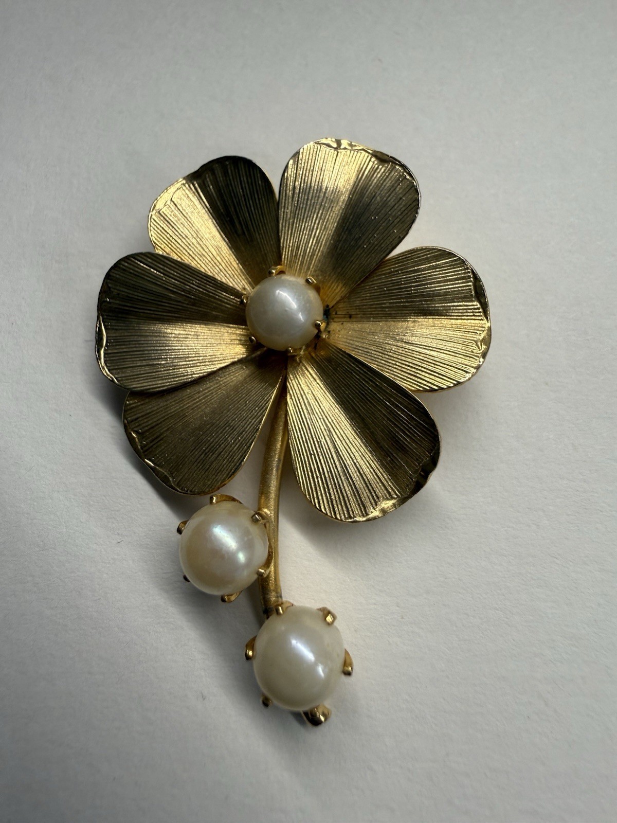 Vintage Gold Tone Flower Brooch with White Imitation Pearl Accents