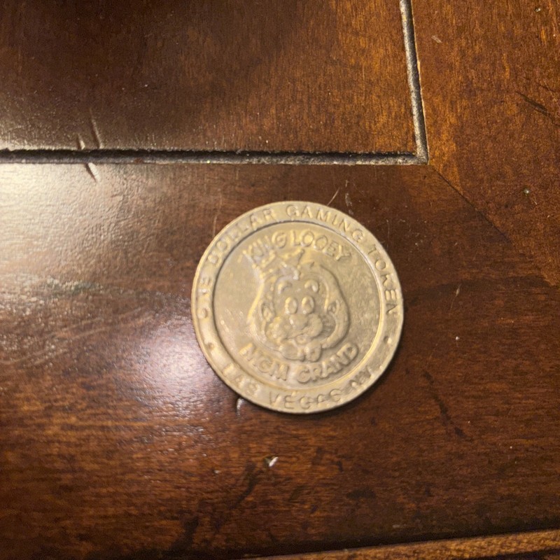 1993 MGM GRAND Las Vegas $1 Gaming Token One Dollar KING LOOEY Silver Toned Coin