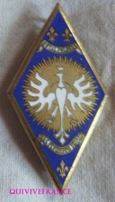 IN23474 - Insigne 5° Régiment de Cuirassiers, émail, marquage en V, 1 pastille