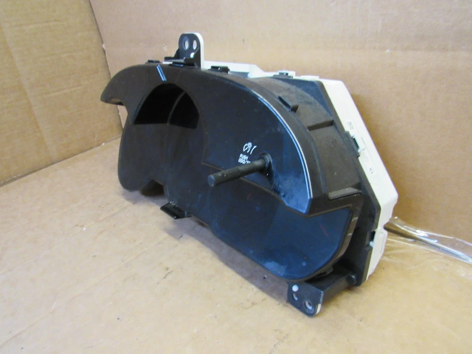 Toyota Matrix 2009 2010 velocímetro cuadro de instrumentos fabricante de equipos originales 118342 millas Foto 3 de 4