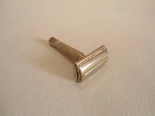 Gillette 1966 Silver Tone Flare Tip Double Edged Safety Razor (L-3)