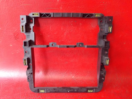 VW Touran 1T 1,9 TDi  Radioschacht Radiohalterung 1T0858005