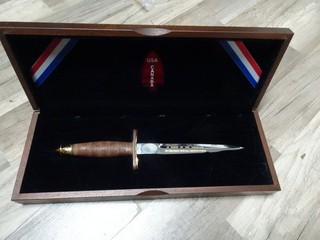 Orig Commemorative Knife "V42 Knife In Honor Of The Americans In The FSSF" Box