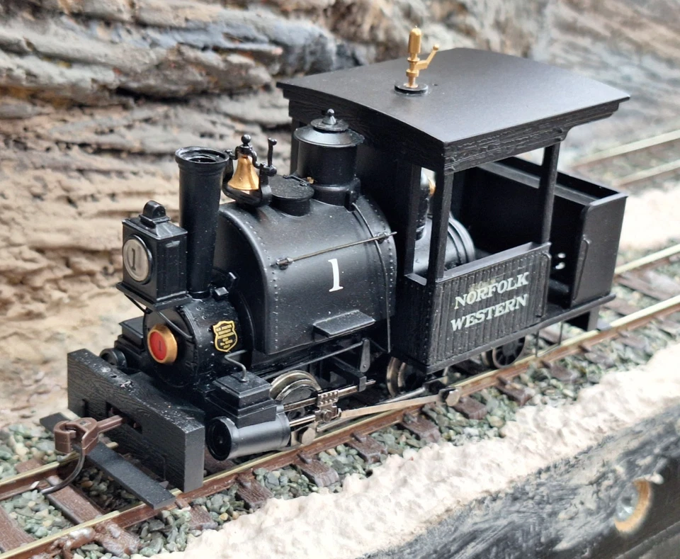 Bachmann Spectrum 25562. 0-4-2 Porter Loco DC. Re-lettered Norfolk & Western VGC - Image 2 of 4