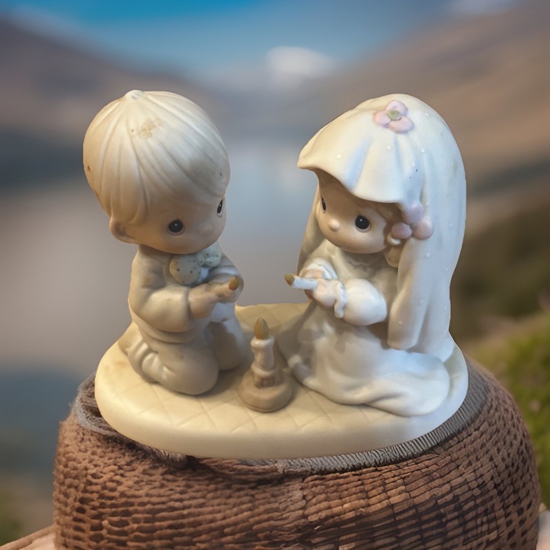The Lord Is Your Light Happiness Collectible Precious Moments Wedding Gift Mint