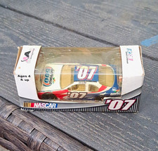 Action Authentics NASCAR 2007 07 Kevin Harvick Daytona 500 Chevy 1:64