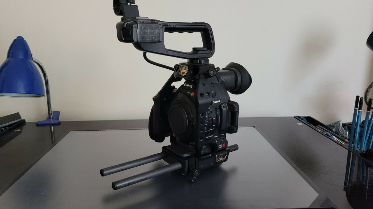 Canon EOS C100 Mark2 (美品) Canon EOS C100 MK II 24-105 Kit with Dual Pixel CMOS AF Feature