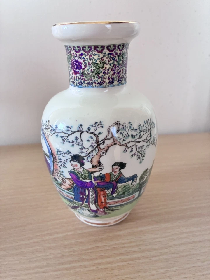Vintage Oriental Famille Rose Porcelain Chinese vase  - Image 3 of 4