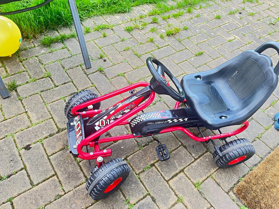 Adjustable Racing Seat Children's Pedal Go Kart Racing. Adjustable seats brakes. Can deliver ...