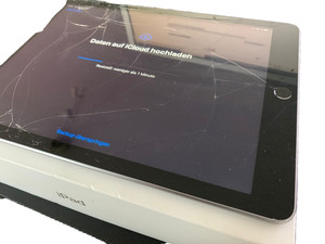 Glasbruch! Apple iPad 5th 9,7Zoll WLAN 4G 32GB als Ersatzteile