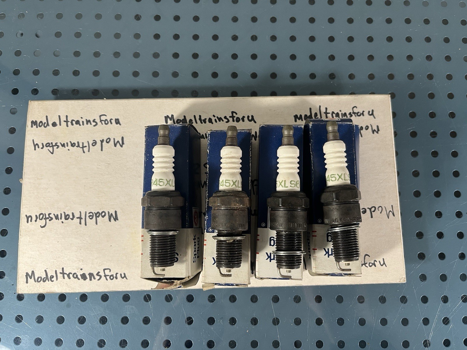 4 NOS ACDelco R45XLS6 Spark Plugs GM 5613946 New