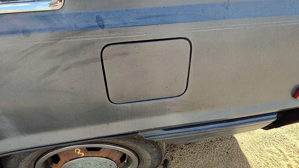 Toyota Camry 1986 puerta del tanque de combustible con bisagra tapa de gasolina OEM relleno gris Foto 4 de 4