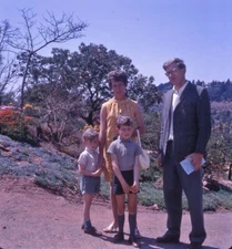 Vintage Stereo Realist Photo 3D Slide MOM DAD & Kids